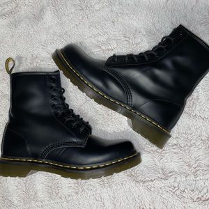 BARELY WORN Doc Martens 1460s!